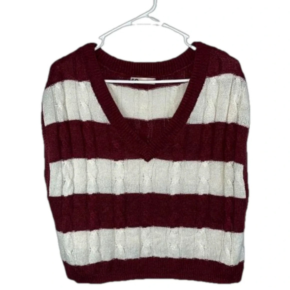 Sweater vest small oversized knit pull over sweater layering preppy equestrian - Picture 2 of 9